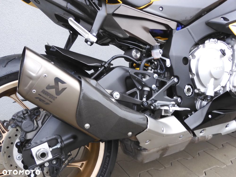 Yamaha R1 - 17
