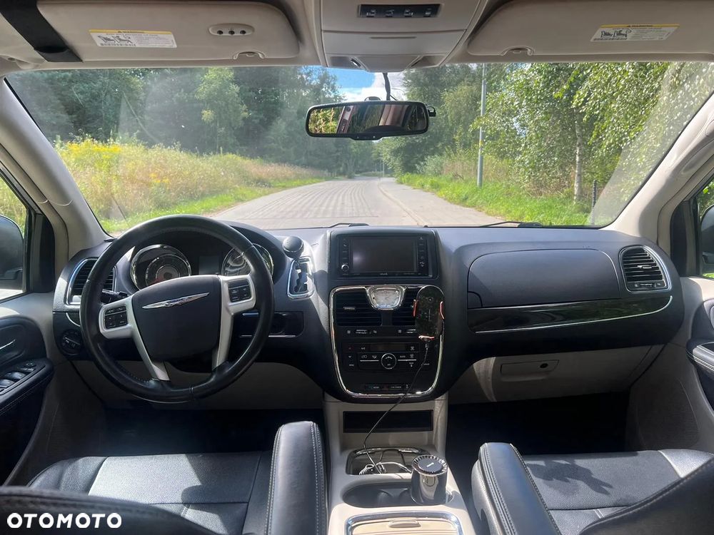 Chrysler Town & Country 3.6 Limited - 12