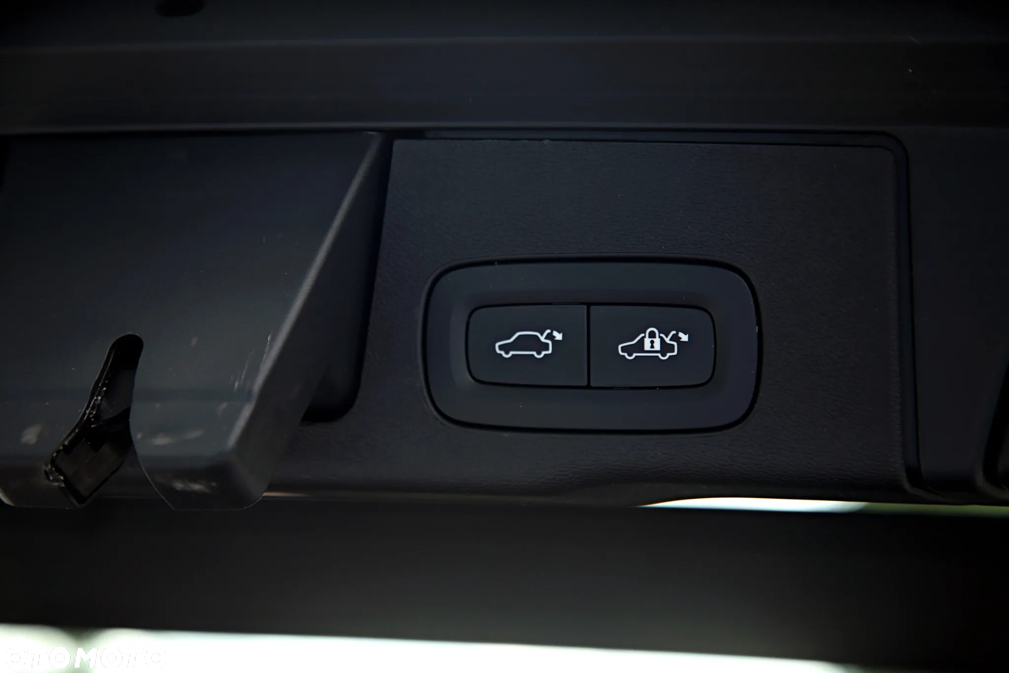 Volvo XC 60 T8 Plug-In Hybrid AWD R-Design - 22