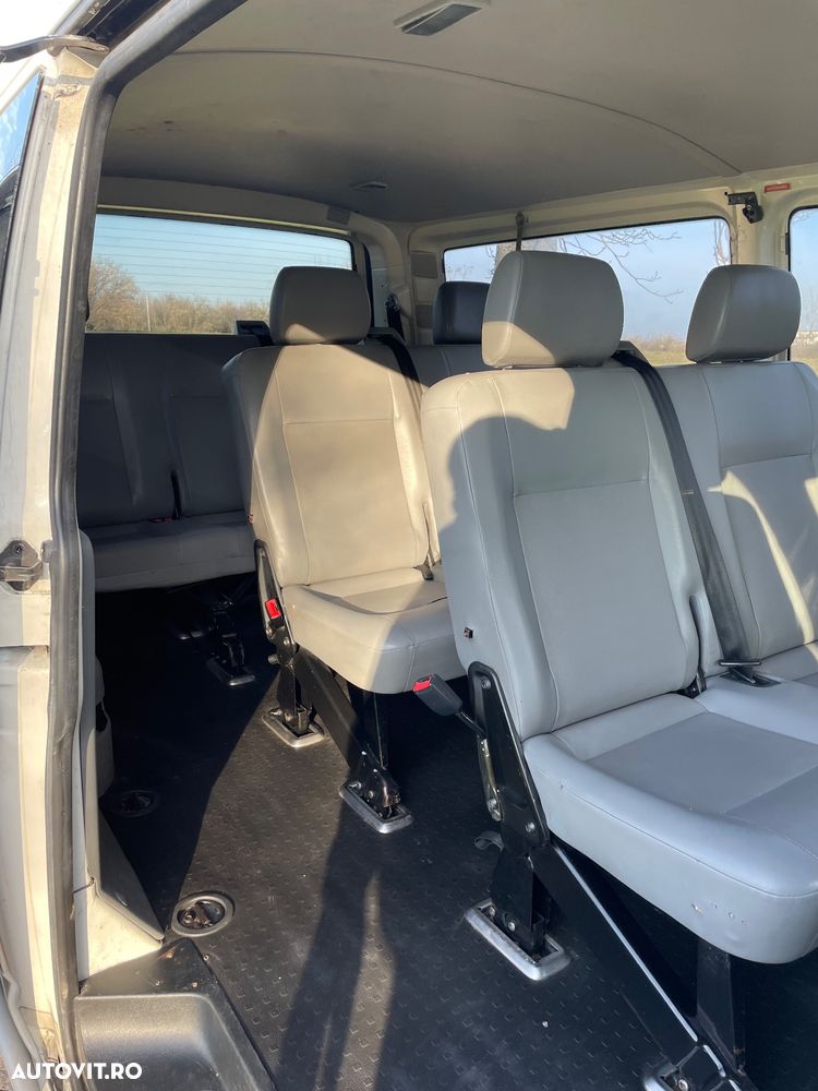 Volkswagen Transporter Caravelle Lung (7 loc) - 3