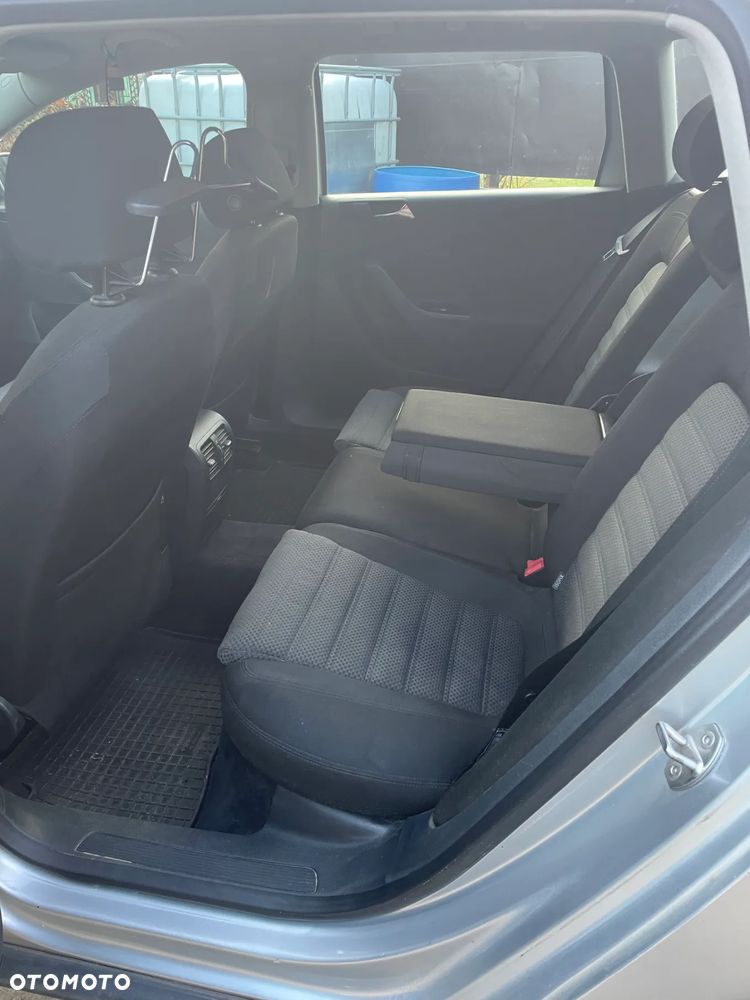 Volkswagen Passat 2.0 TDI Comfortline - 11