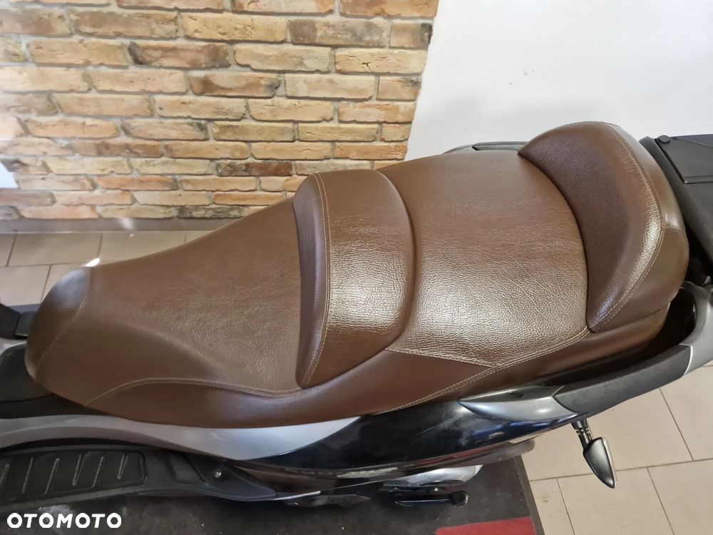 Piaggio MP-3 - 25