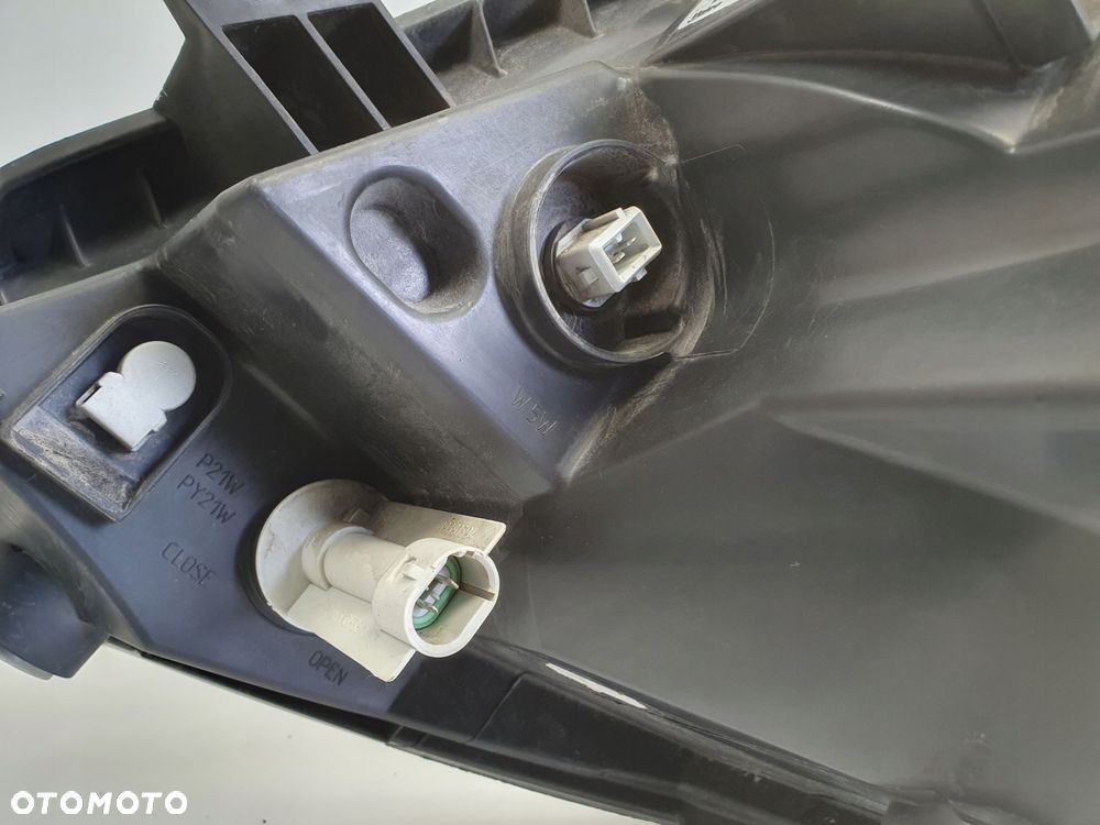LAMPA Opel Vivaro Renault Trafic LIFT PRAWY PRZÓD prawa przednia 8200701356 - 8