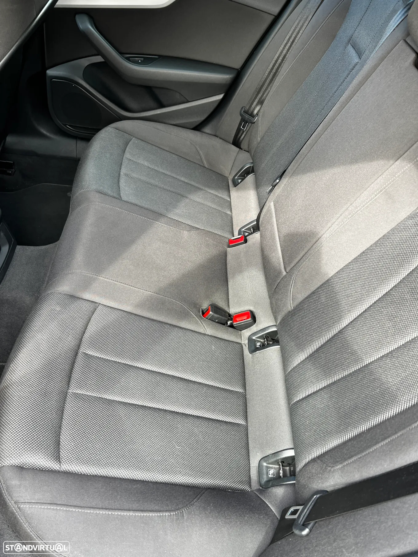 Audi A4 Avant 35 TDI Design S tronic - 12