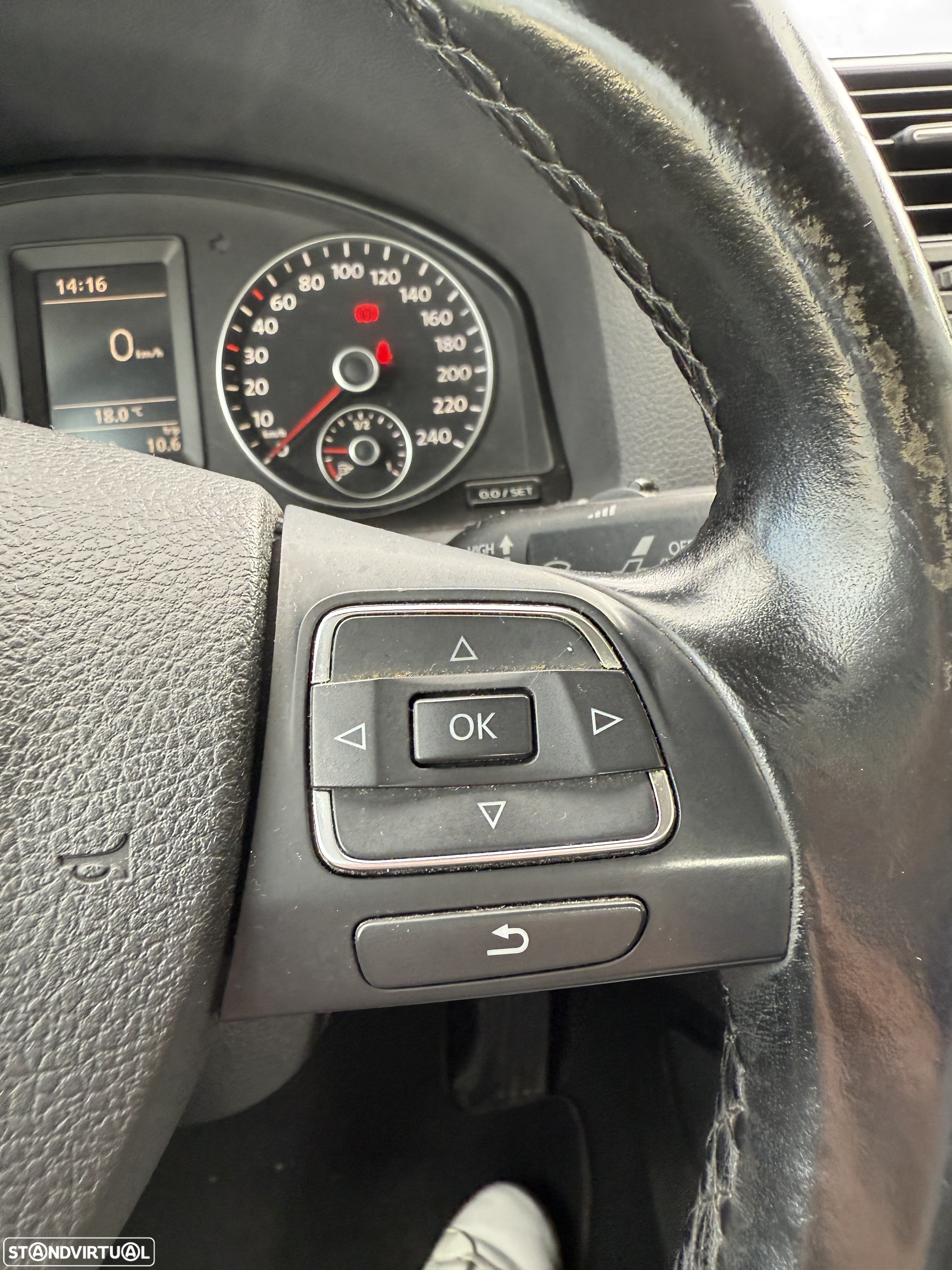 VW Jetta 1.6 TDi Confortline - 23