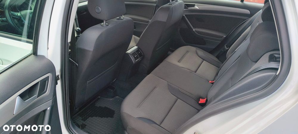 Volkswagen Golf - 12