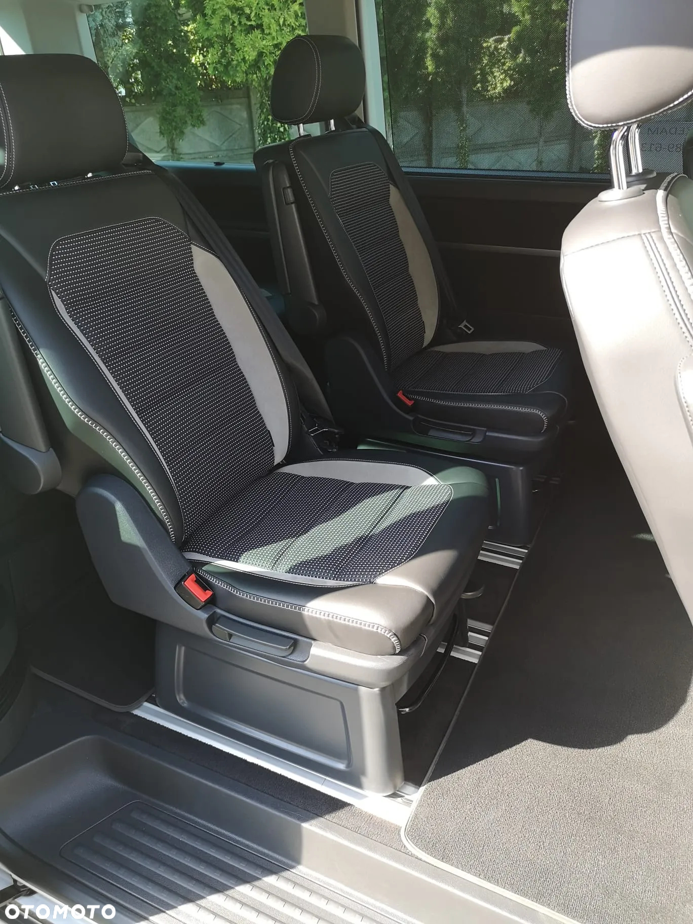 Volkswagen Multivan - 16