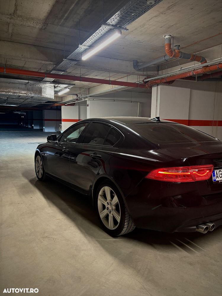 Jaguar XE 2.0 Prestige - 6