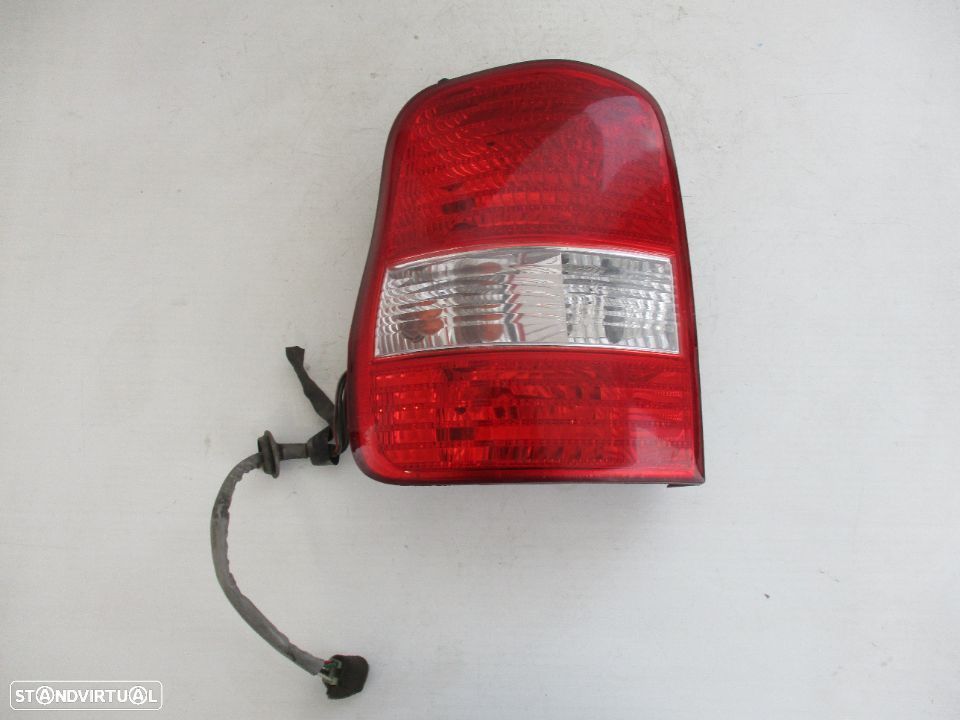 Farol Farolim Tras Kia Carnival Esquerdo - 1