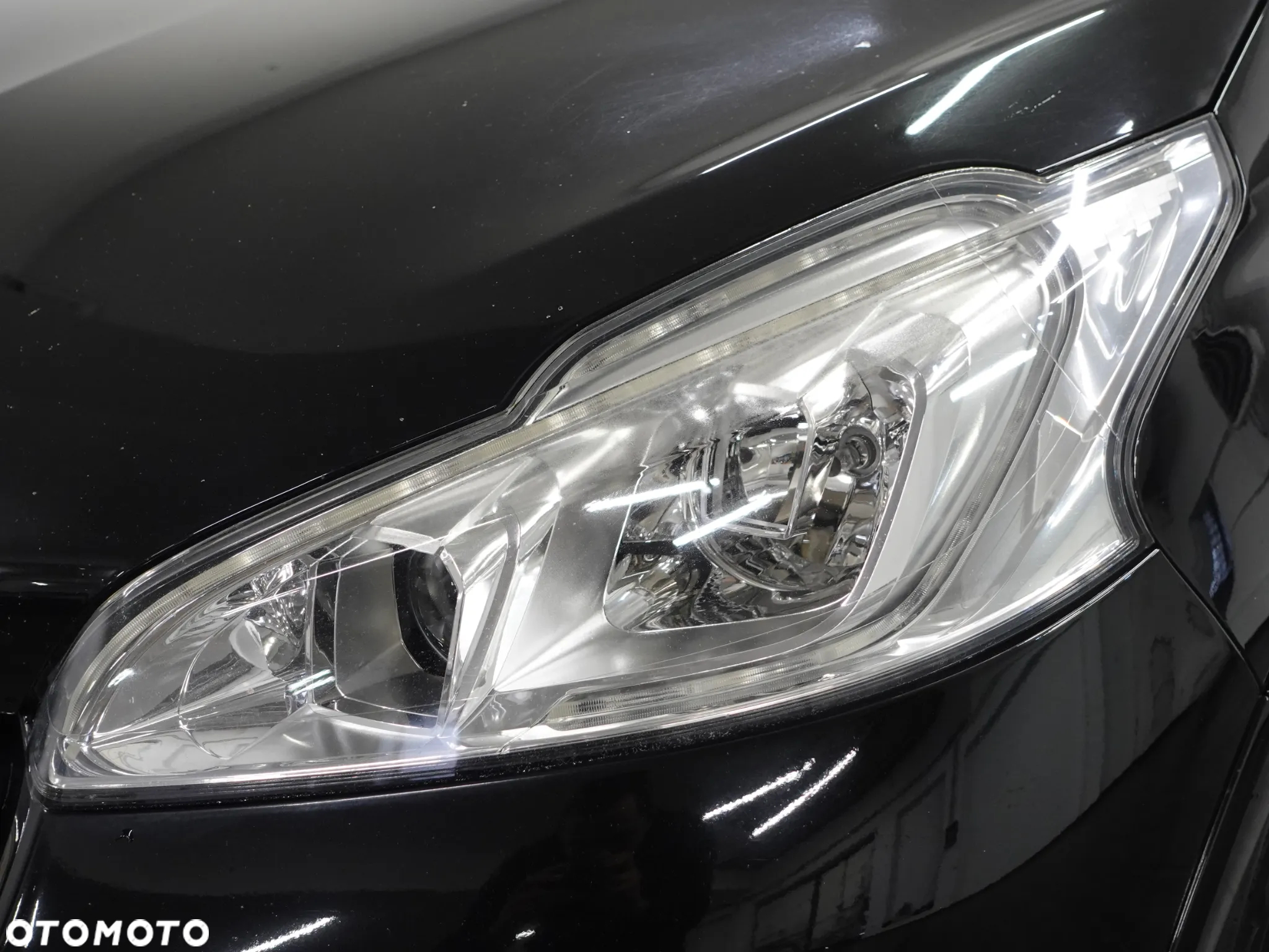 Peugeot 208 GTI 200 THP - 14