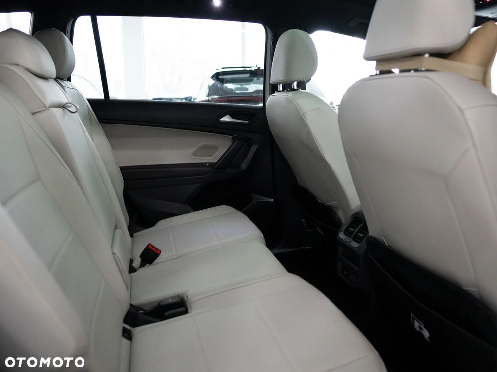 Volkswagen Tiguan - 36