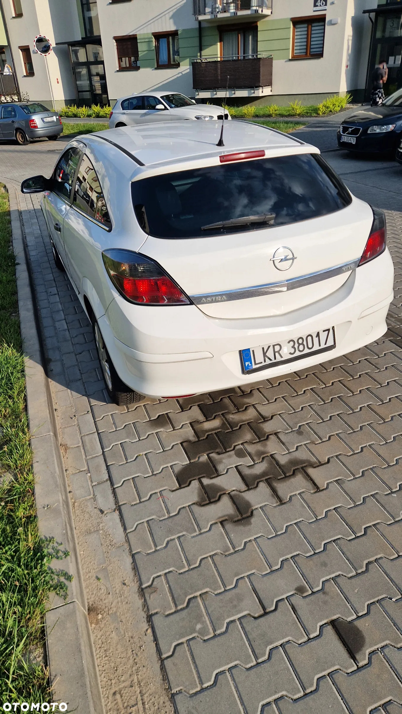 Opel Astra GTC 1.6 - 8