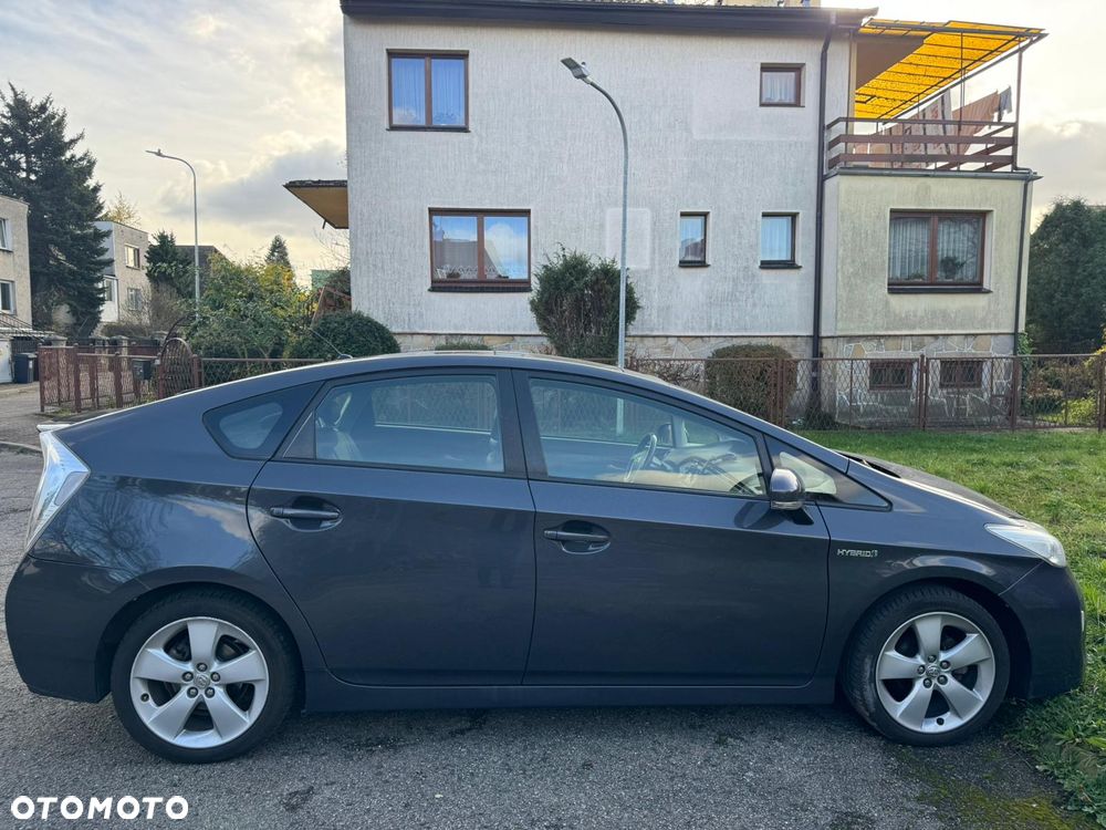 Toyota Prius (Hybrid) Comfort - 12