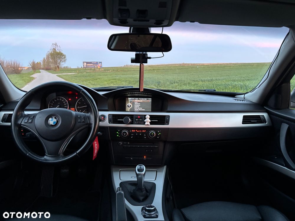 BMW Seria 3 320i - 12