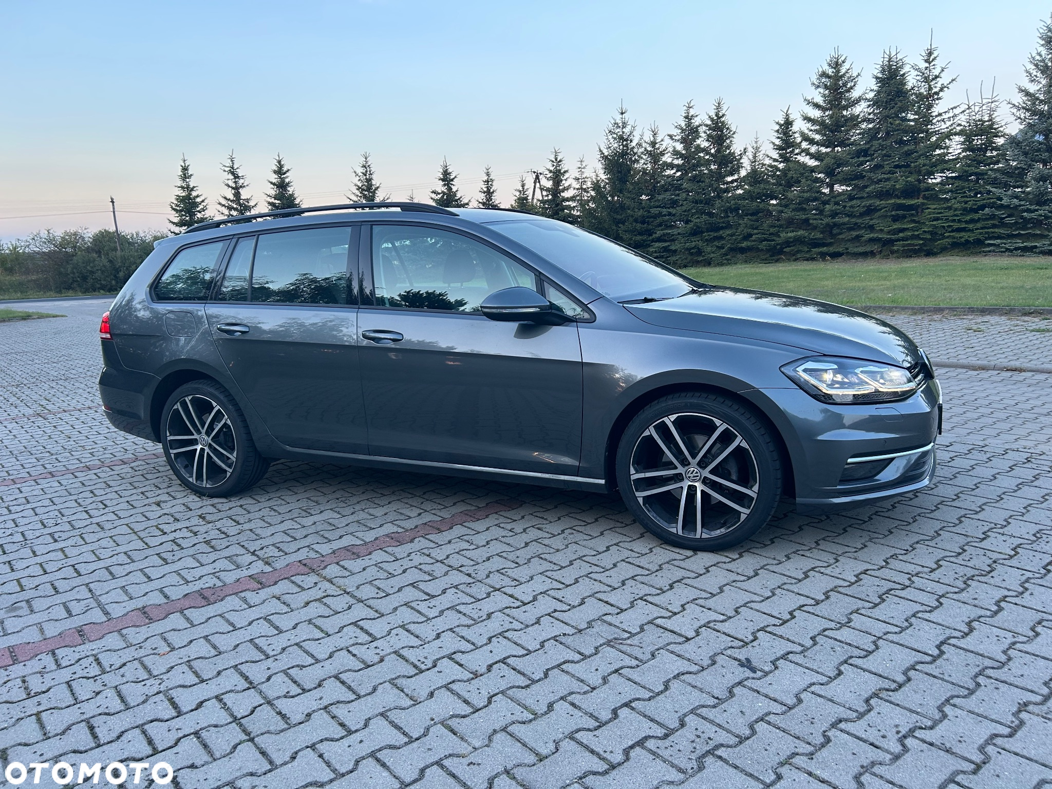 Volkswagen Golf 2.0 BlueTDI DSG Highline - 23