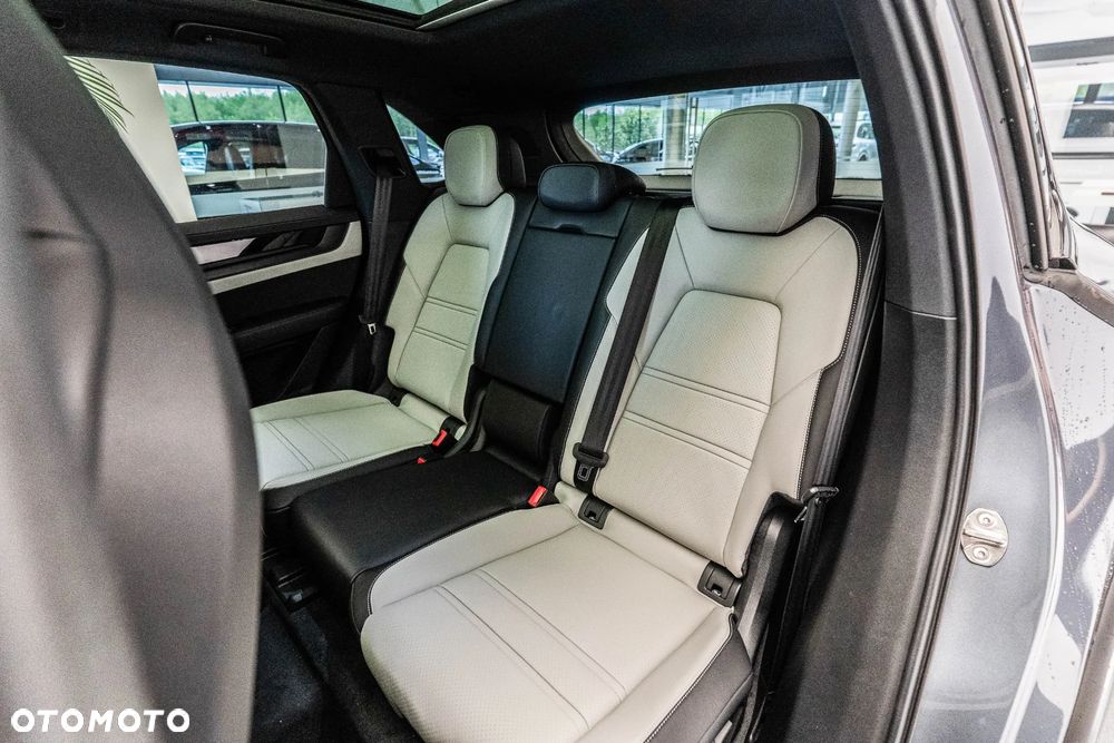 Porsche Cayenne E-Hybrid PHEV Black Edition - 12
