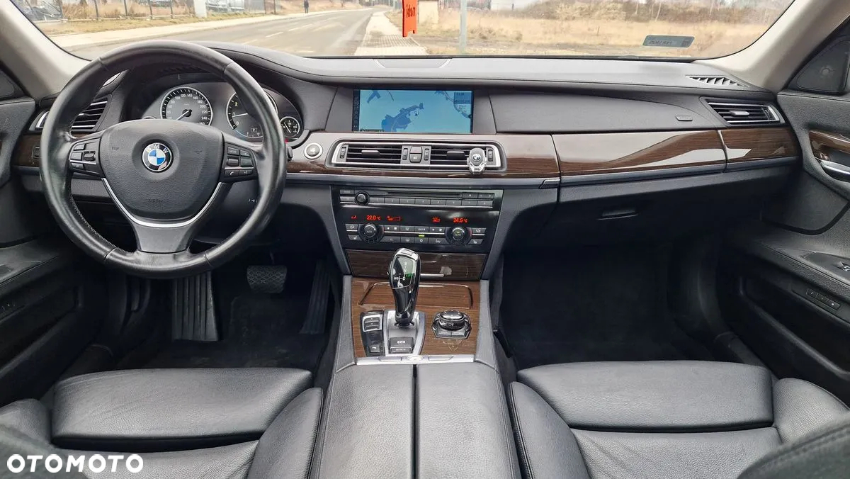 BMW Seria 7 750i - 7