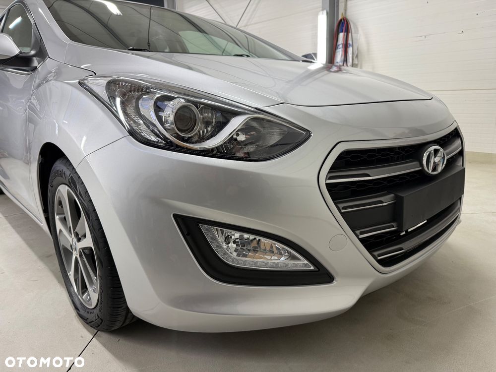 Hyundai i30 blue 1.6 CRDi Style - 6