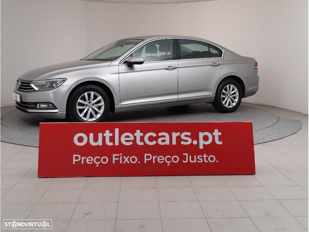 VW Passat 2.0 TDI Confortline - 11