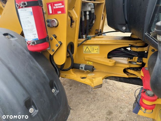 Caterpillar 906M - 16