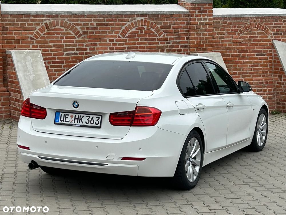 BMW Seria 3 320d Sport Line - 24