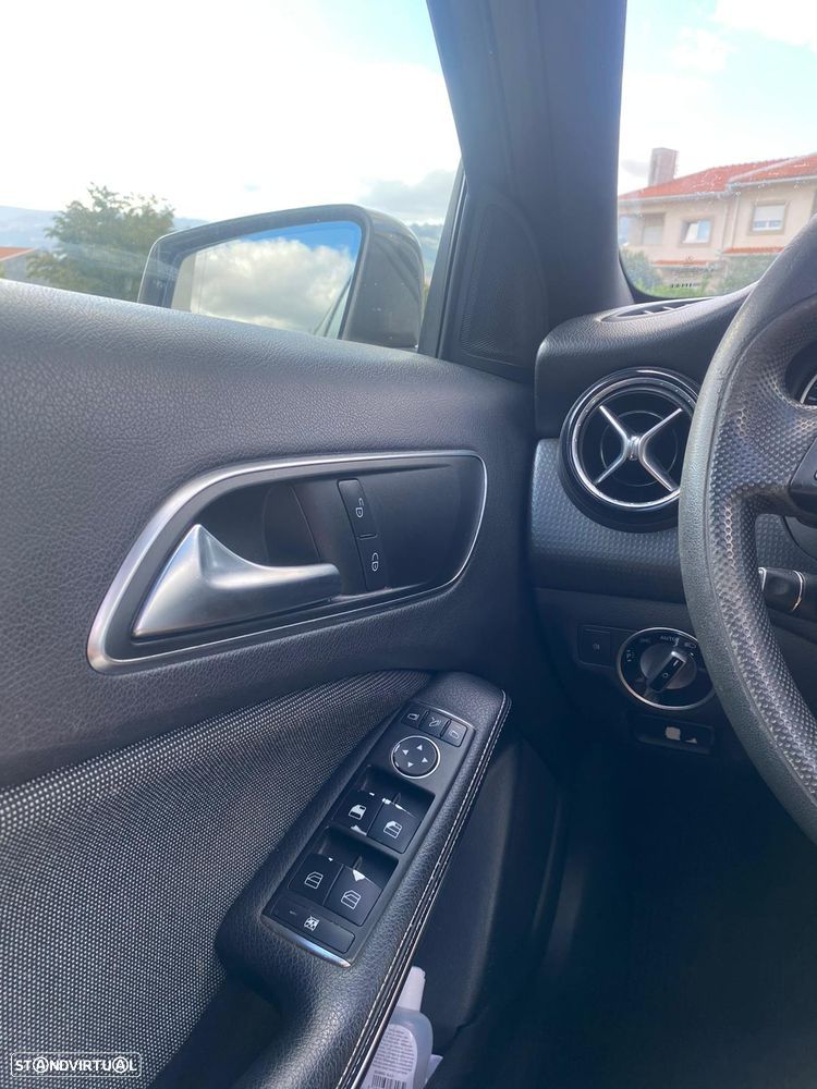 Mercedes-Benz A 220 CDI 4Matic 7G-DCT Urban - 9