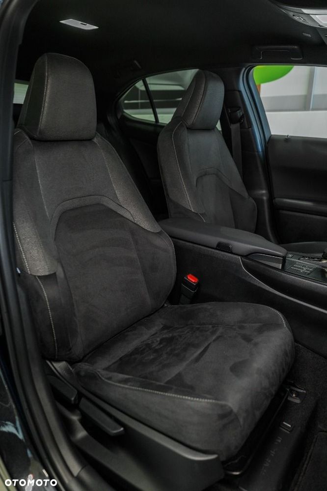 Lexus UX - 12