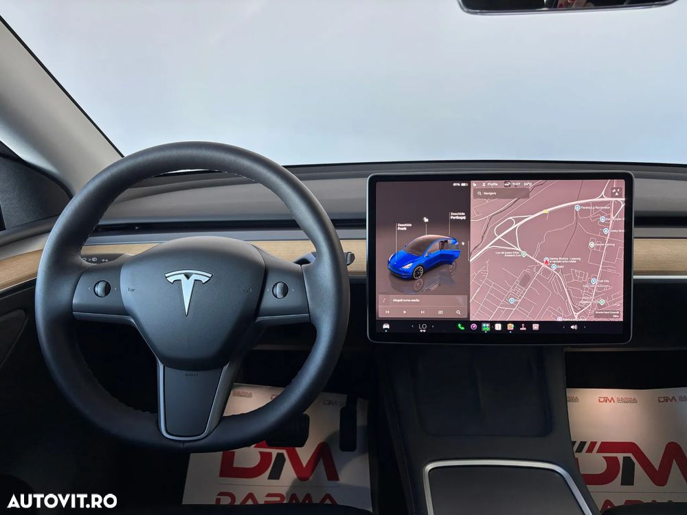 Tesla Model Y - 8