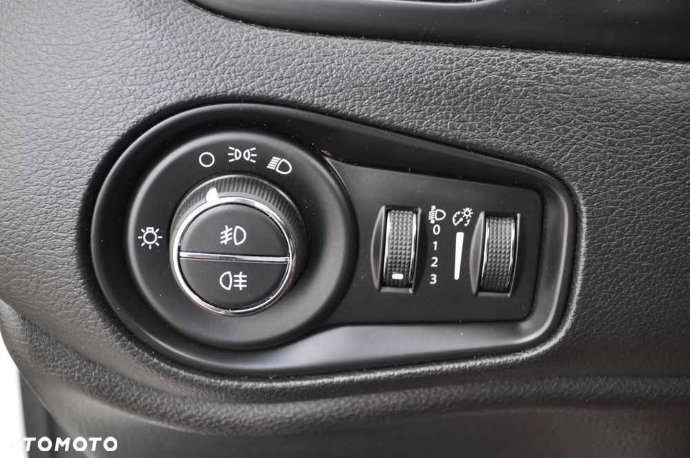 Jeep Renegade 1.4 MultiAir Limited 4WD S&S - 23