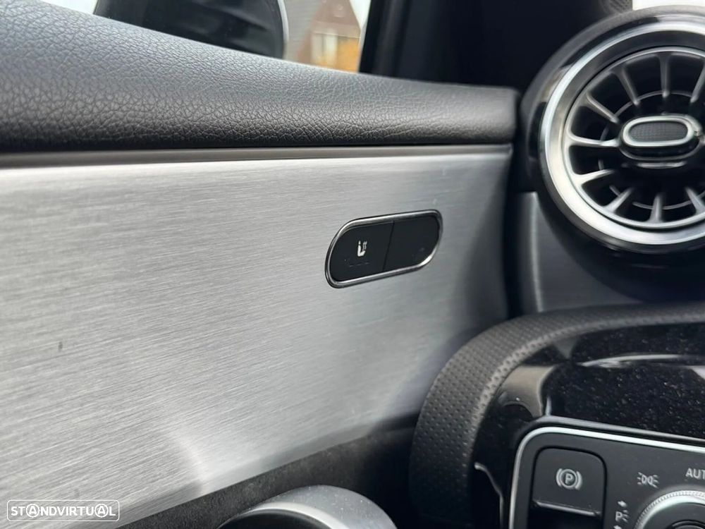 Mercedes-Benz A 250 Limousine e AMG Line - 18