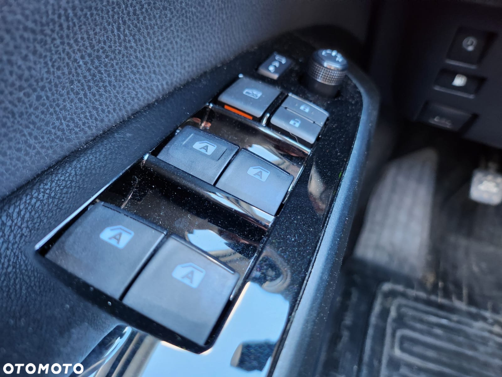 Toyota Prius Plug-in 1.8 Hybrid Prestige - 8