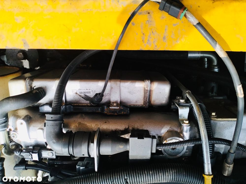 JCB JS 220 LC+ - 8
