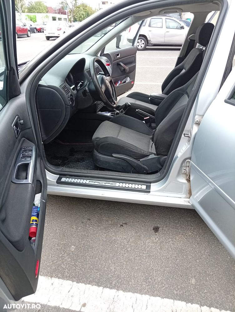 Volkswagen Golf 1.6 Pacific - 8