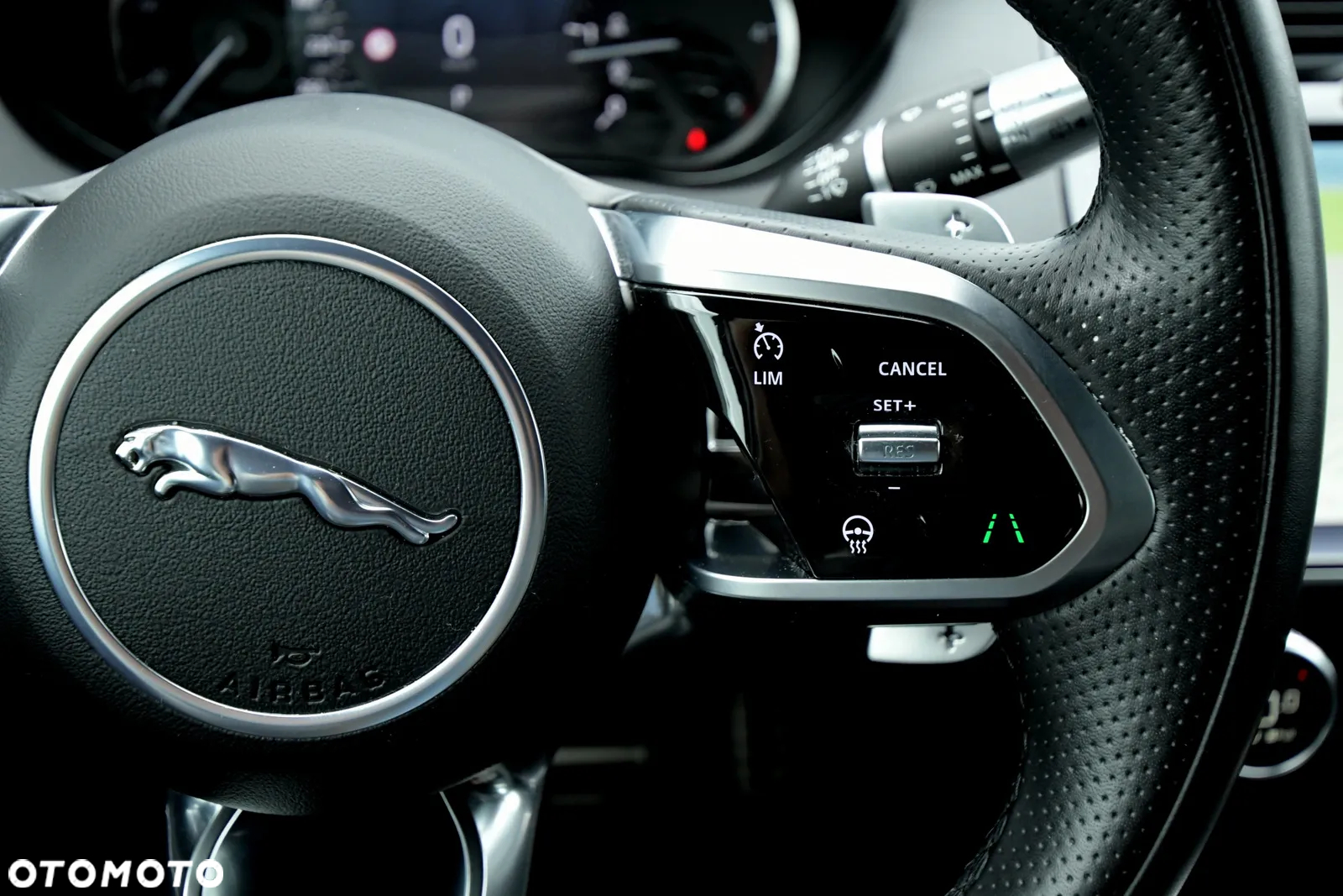 Jaguar E-Pace D200 AWD R-Dynamic S - 33