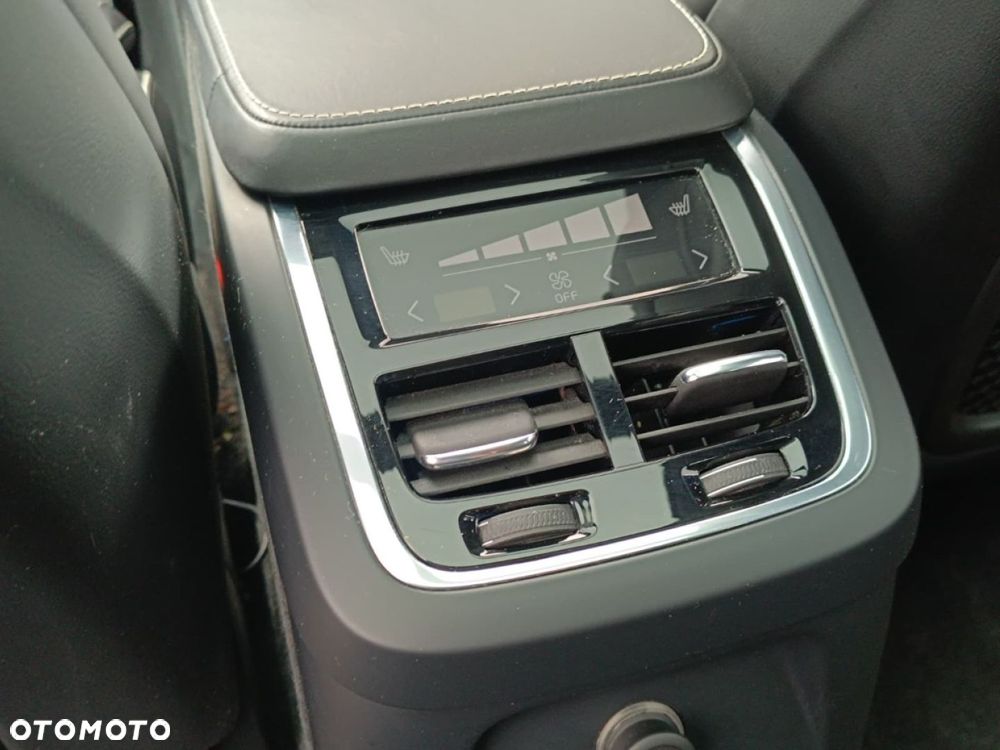 Volvo XC 90 - 30