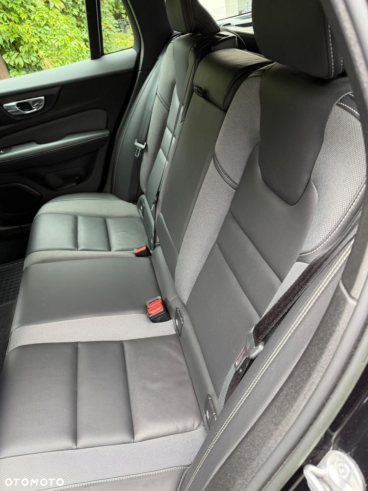 Volvo V60 B4 D Plus Dark - 11