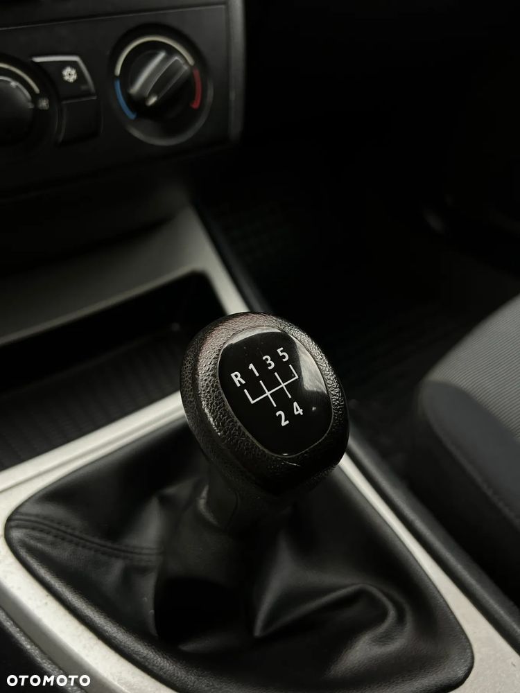 BMW Seria 1 116i - 22