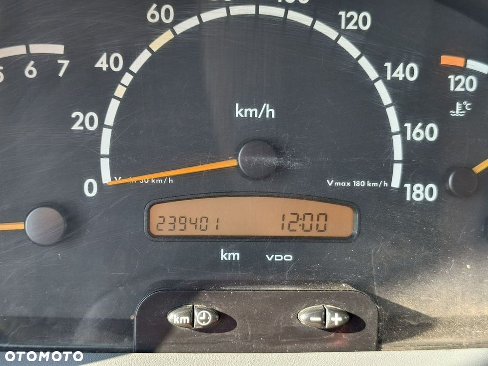 Mercedes-Benz Sprinter - 11