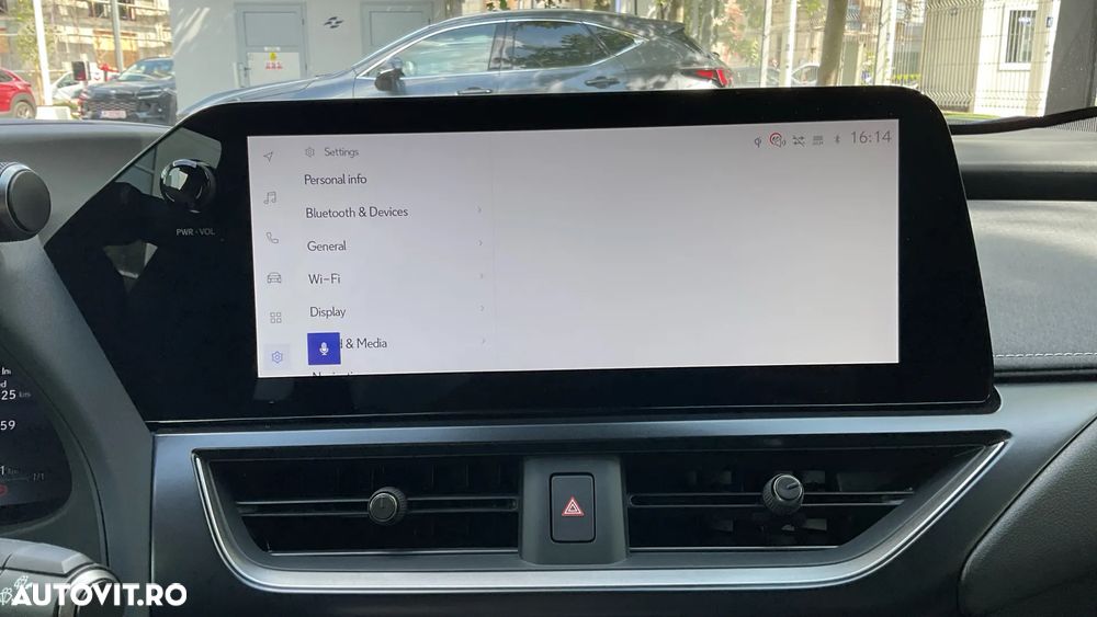 Lexus UX 300h AWD CVT HEV Business - 24
