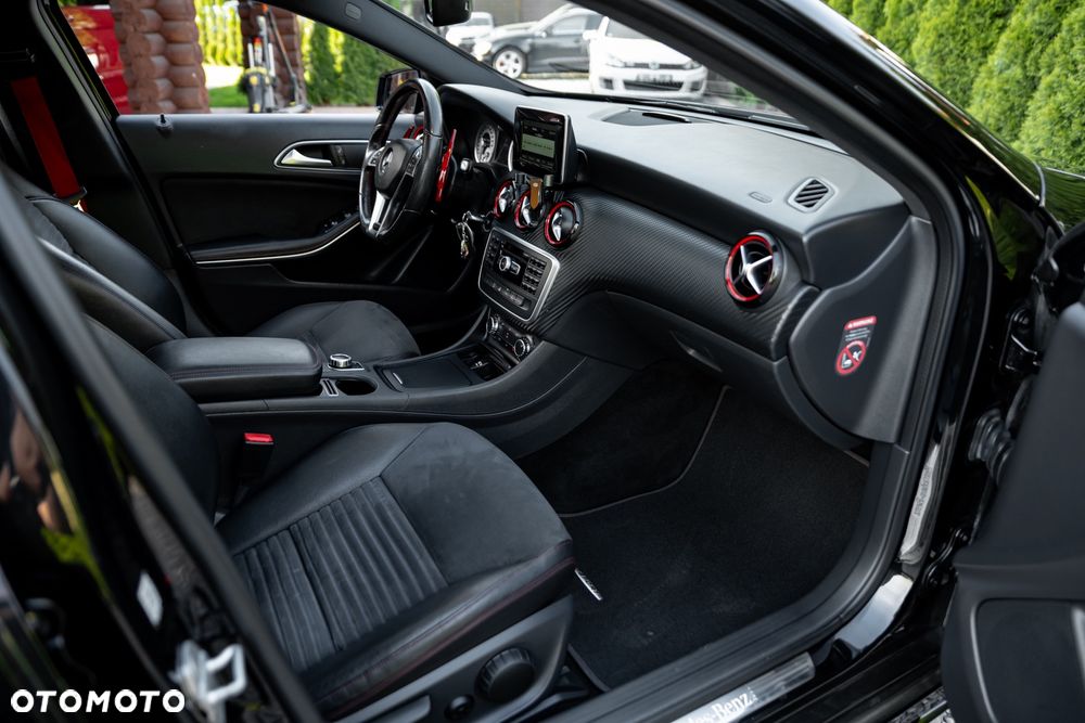 Mercedes-Benz Klasa A 250 4Matic 7G-DCT AMG Line - 22