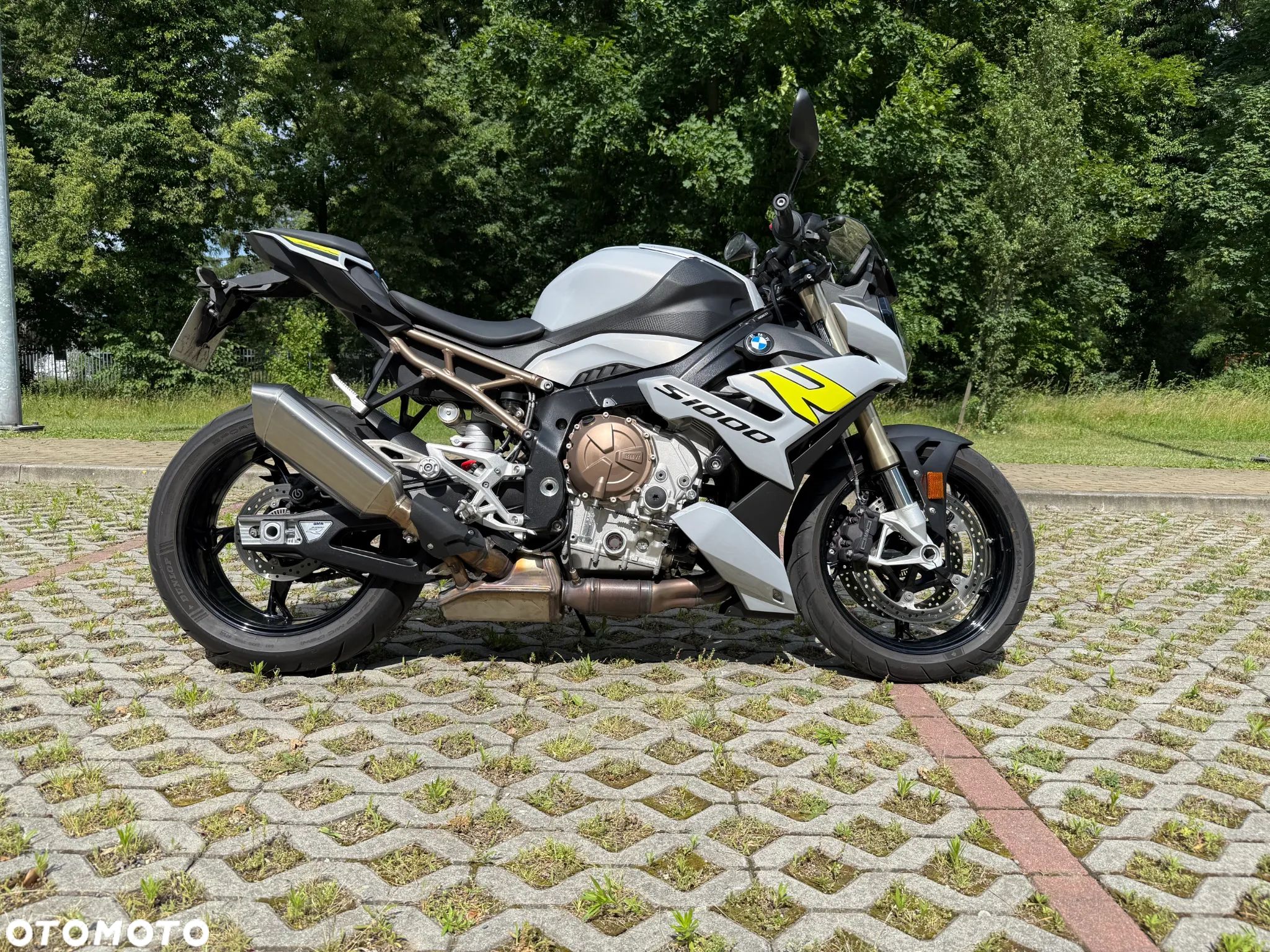 BMW S - 1