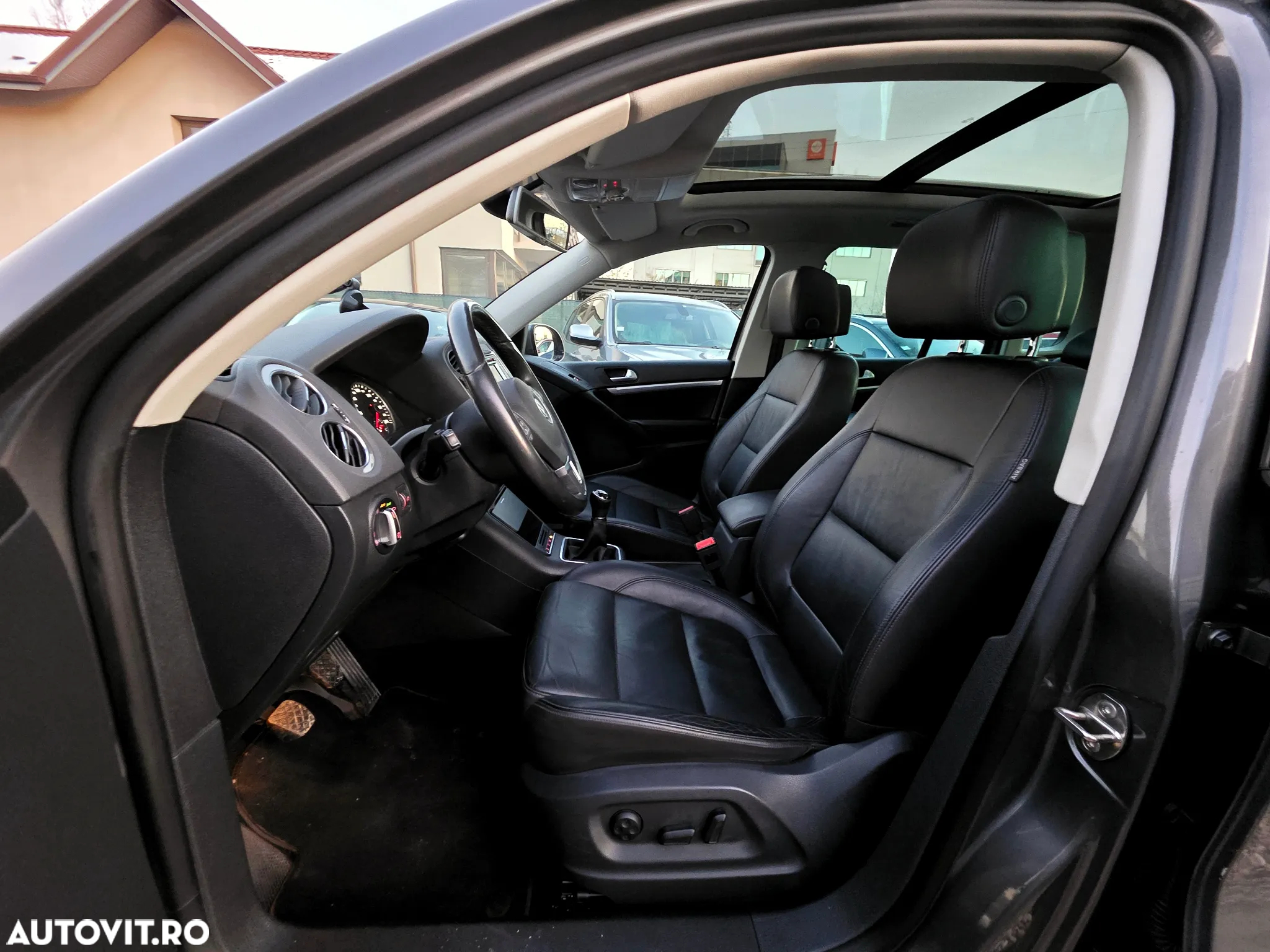Volkswagen Tiguan 2.0 TDI DPF BlueMotion Technology Exclusive - 24