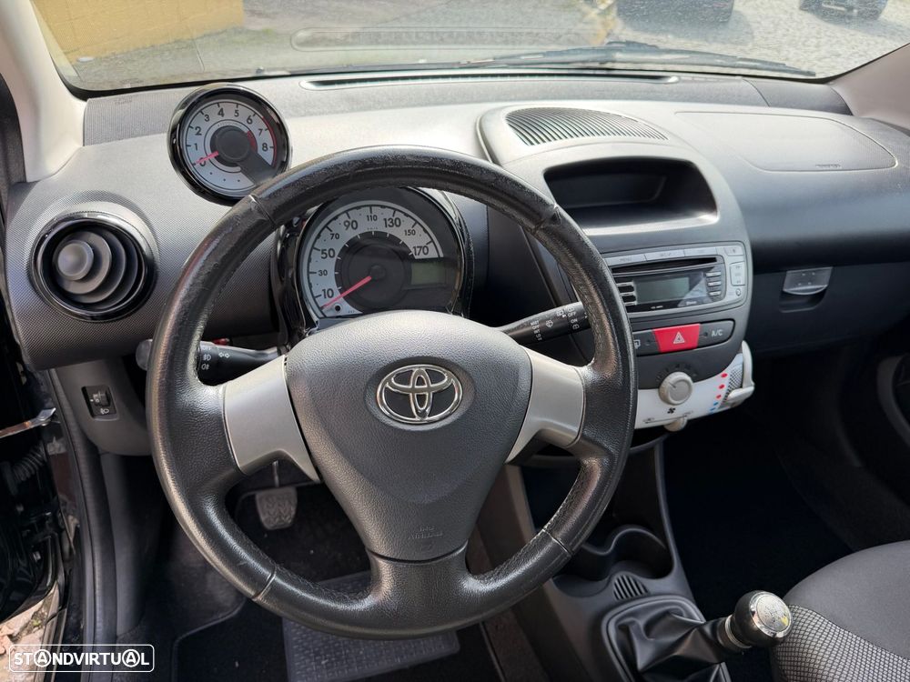 Toyota Aygo 1.0 - 16