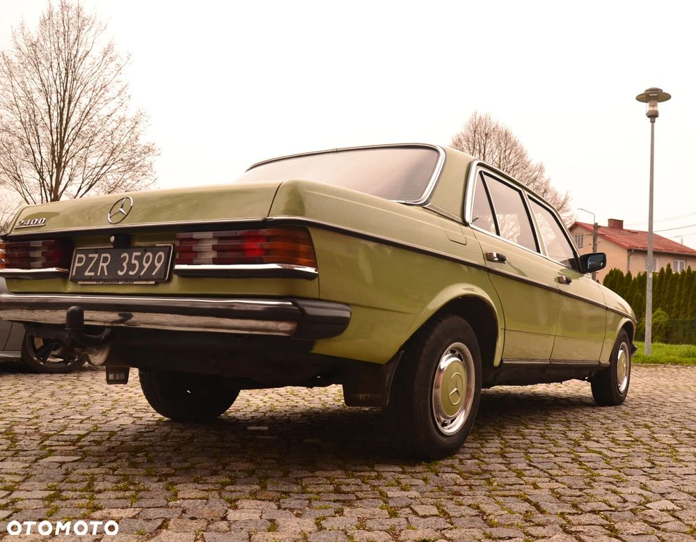 Mercedes-Benz W123 - 21