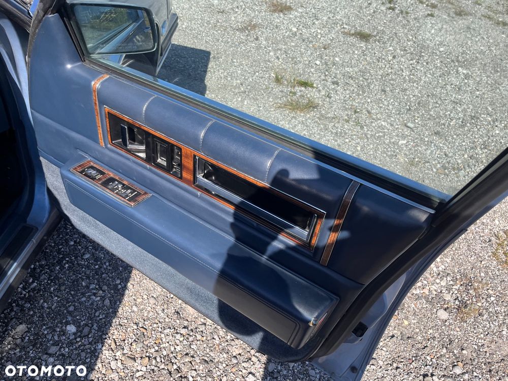 Cadillac Deville - 14