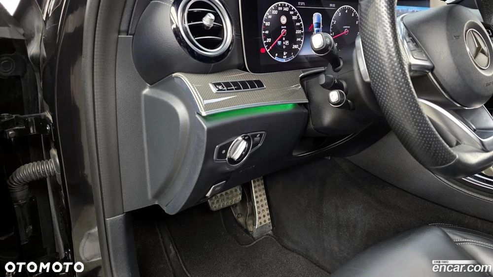 Mercedes-Benz Klasa E 300 9G-TRONIC AMG Line - 34
