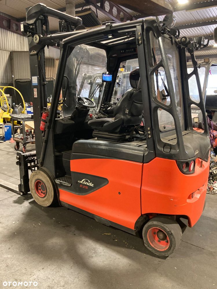 Linde [2015] WÓZEK WIDŁOWY elektryczny LINDE E25 2,5t - 5