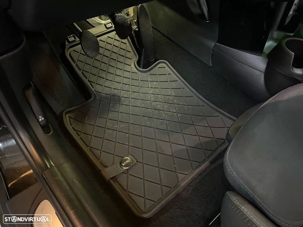 MINI 3 Portas Cooper D - 19