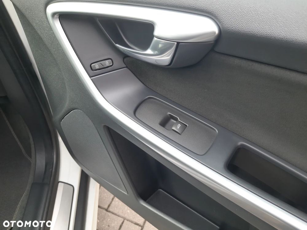 Volvo XC 60 D4 AWD Summum - 21