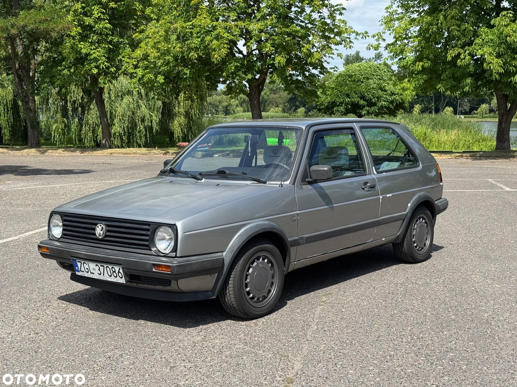 Volkswagen Golf - 1